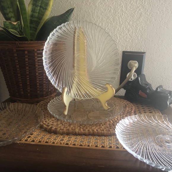 Vintage Arcoroc Seabreeze Pressed Glass Salad/Desert Plates Set of Four - Picture 6 of 16